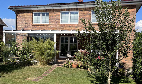 City villa near the Elbe River / Located in the district of Fliegenberg.