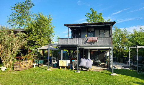 Sommerhäuschen im Grünen