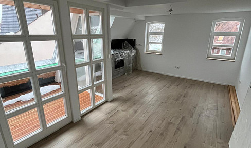 Charming 3-room maisonette in a completely renovated old building + new brand-name fitted kitchen