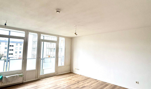 First occupancy Modern renovated 1-room apartment with large balcony