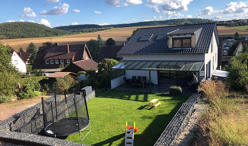 Detached house in top location with garden & privacy