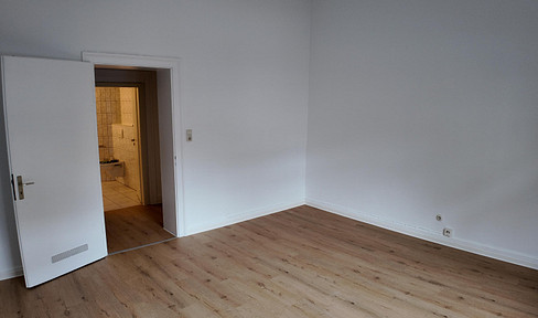 Charmante 2 Zimmer Erdgeschoss-Wohnung direkt am Schloßpark