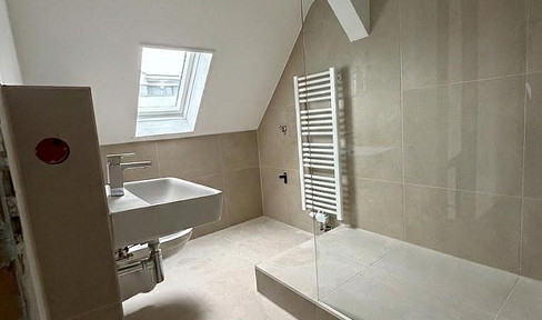 Living on two levels: Refurbished 3-room apartment with additional utility room