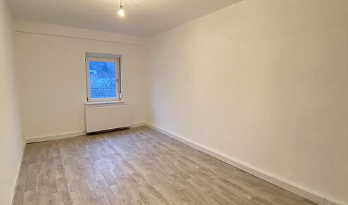 Central living with a view of the countryside: renovated 3-room apartment with garden