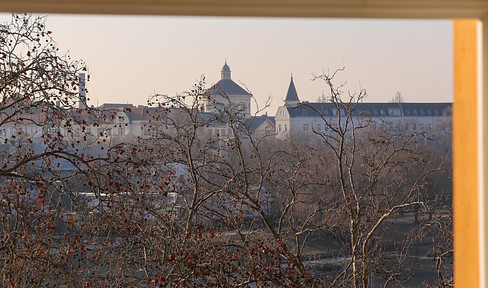 Light-flooded apartment with a view of Urbanhafen