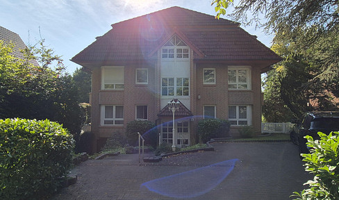 Großzügiges Dachgeschoss-Refugium mit zwei Balkonen in ruhiger TOP-Lage Hamburg-Wellingsbüttel