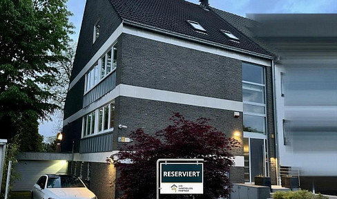 Reserved: Perfectly laid-out apartment with air conditioning, a huge balcony, and its own garage.