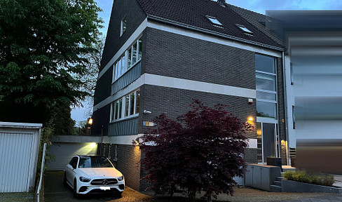 Dachgeschoss mit 90 qm, Klima, Einbauküche, Balkon, Garage