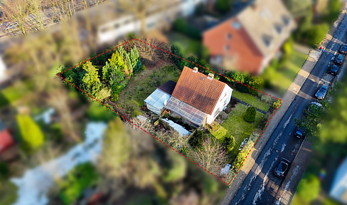 Spacious building plot with development potential in Sülldorf