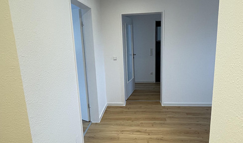 Exklusive 3 Zi Whg mit EBK, Bad, Gäste WC und Balkon