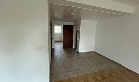 Helle 3,5 Raum Wohnung mit Balkon