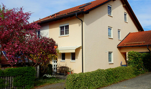 Attractive semi-detached house with single garage and garden - commission-free from the owner!