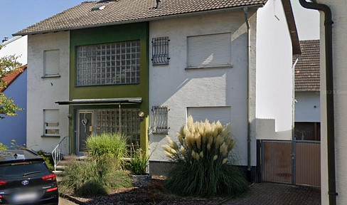 Detached family home with large barn and garden in a quiet location