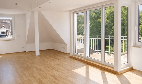 Sanierte sonnige 2-Zimmer DG Wohnung direkt am Benrather Schlosspark mit Klimaanlage