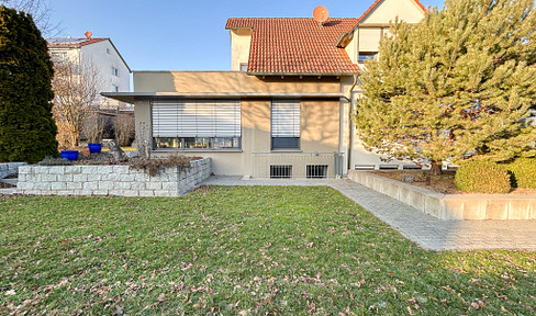 High-quality residential ensemble in Fürth-Vach: Well-maintained main house with granny apartment