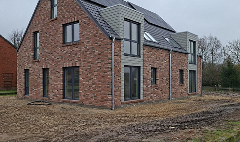 Semi-detached house new build KfW 40 first occupancy
