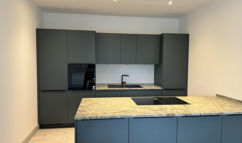 Exclusive residential unit in a semi-detached house directly on the Niendorfer Gehege