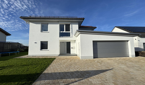 View of the countryside! Light-flooded solid house in Bihlafingen, commission-free