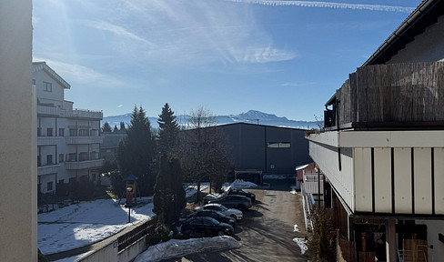 Stilvoll sanierte 3,5-Zimmer-Wohnung mit Balkon & Bergblick in Durach
