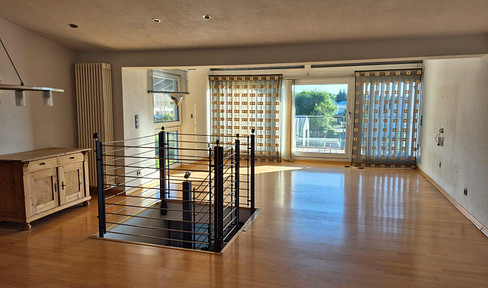 Helle 4-Zimmer Maisonette-Wohnung mit Balkon in Argenthal