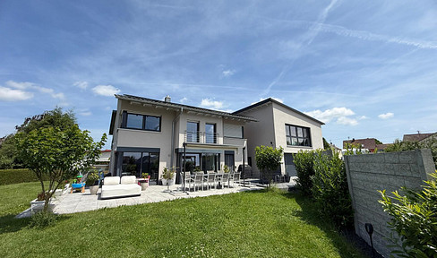 Free of commission: High-quality detached house with granny apartment - ready for immediate occupancy