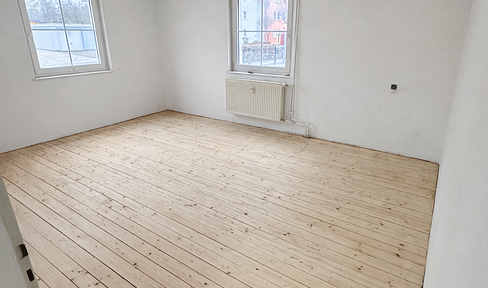 Helle Wohnung mit moderner Einbauküche, Balkon und PKW-Stellplatz
