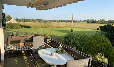 Modernized 4-room apartment on the southern outskirts of Augsburg with 3 balconies & green views