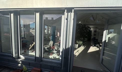 Penthouse in a prime location – private staircase (giving it a house-like feel) and a large, private rooftop terrace.