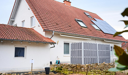 Family semi-detached house with small charming garden