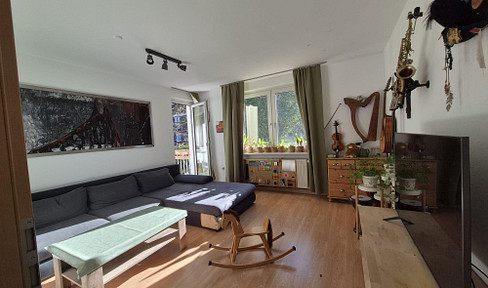 Schöne 4,5 Zimmer Wohnung mit Balkon und Gemeinschaftsgarten