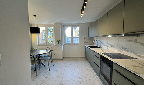 First occupancy after complete refurbishment: 6-room apartment in top location. Family or new flat share