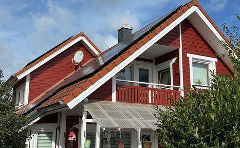 Wunderschönes schwedenrotes Holzhaus am Feldrand | von Privat