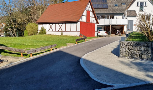 Baugrundstück erschlossen, mit vorhandener großen Garage u. kleiner Werkstatt
