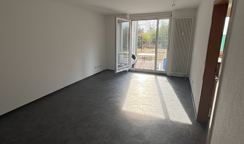 Helle 2-Zimmer-Terrassenwohnung WN-Neustadt mit Garten & Stellplatz, von privat
