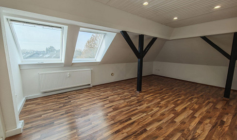 Sanierte 3,5 Zimmer DG Wohnung in Essen Frohnhausen 2. Etage