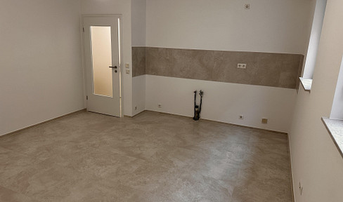 Ab SOFORT 2-Zimmer-Wohnung (44 m²) im Souterrain in der Stadtmitte nur für "Singles"