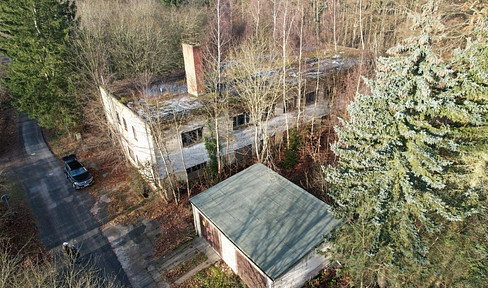 Large plot for sale in a quiet location on the edge of the forest with existing buildings