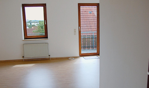 Charmante Dachgeschosswohnung in der Fußgängerzone mit Balkon & Blick aufs Hundertwasser-Design-Haus