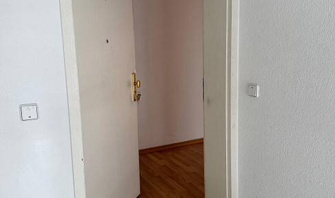 Schicke drei Zimmer, Küche, Bad mit Balkon