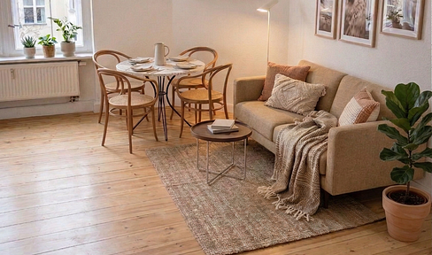 Frisch sanierte ruhige 2 Zimmer Altbauwohnung im Jugendstilhaus in sehr zentraler Lage von Pankow