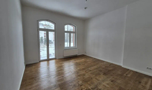 Helle 1-Zimmer-Wohnung mit Holzboden & Südbalkon in zentraler Lage