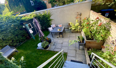 First floor condominium with city garden for sale!