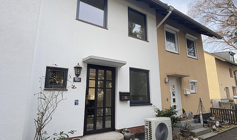 Modernisiertes Reihenhaus mit Wärmepumpe, neuem Dach und Energieklasse B, ohne Courtage