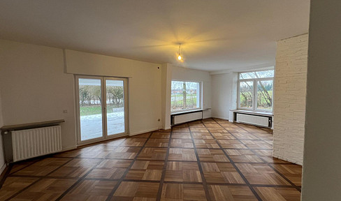 Quiet house with large garden, terrace and garage