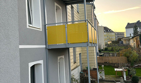 sanierte 2-Zi-Whg, großzügiger Balkon, schnelles Internet, Einbauküche, ruhige Lage, Nähe Theater