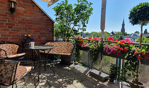 MG-Rheydt: Close to the city center, quiet location, with 2 balconies, underground parking, and elevator.