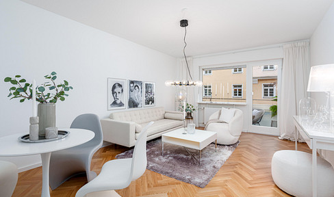 First occupancy after refurbishment - commission-free, high-quality 2-suite apartment in top location with south/west-facing balcony