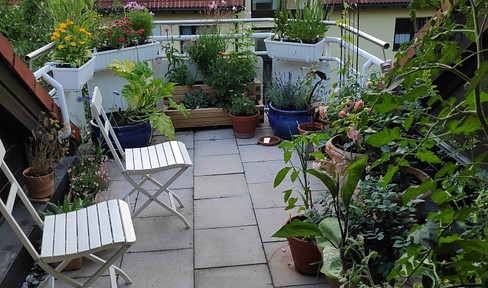 Light-flooded attic apartment in Alt-Solln