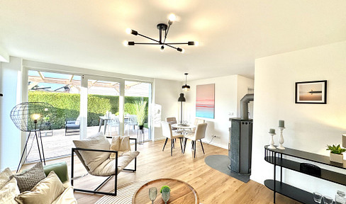 Move in immediately! Completely renovated bungalow on the Baltic Sea with fireplace & terrace.