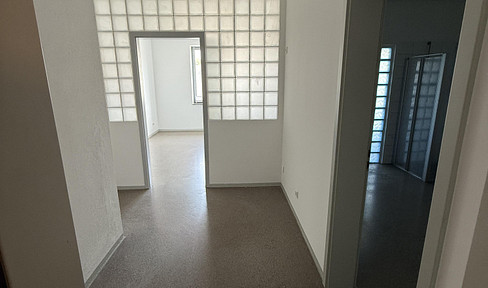 3.5-room apartment approx. 90sqm on the 1st floor for rent, central, quiet with small terrace